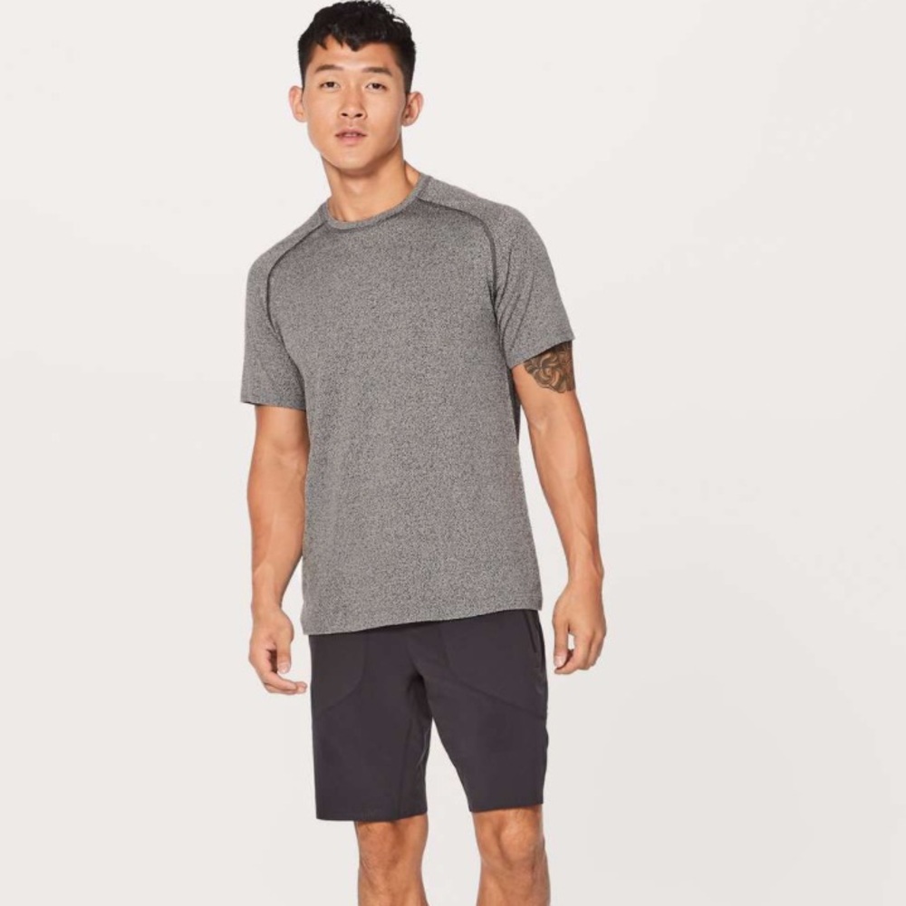 Lululemon Metal Vent Tech Short Sleeve Top Black / White